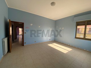 Appartamento in Vendita a Belpasso, 125'000&euro;, 190 m²