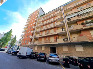 Bilocale in Vendita a Torino, 120'000&euro;, 58 m²