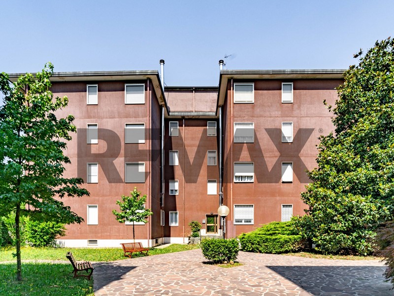 Trilocale in Vendita a Pogliano Milanese, 169'000&euro;, 102 m²