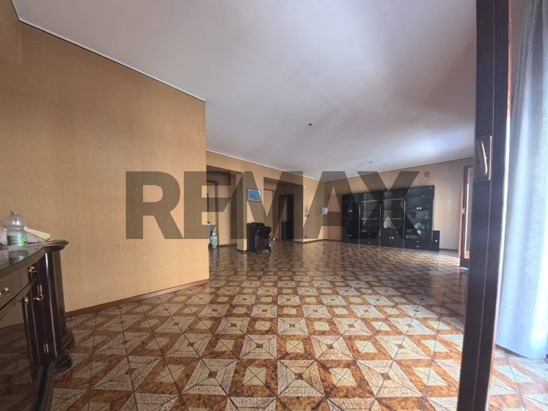 Appartamento in Affitto a Palermo, 1'300&euro;, 184 m²