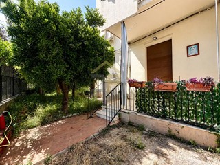 Appartamento in Vendita a Palermo, 148'000&euro;, 186 m²