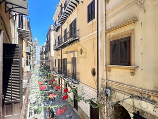 Appartamento in Vendita a Palermo, 300'000&euro;, 150 m²