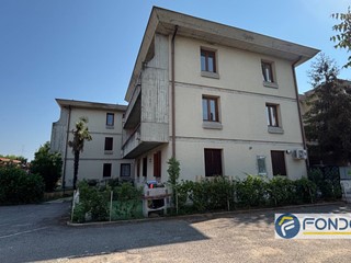 Trilocale in Vendita a Cologne, 109 m²