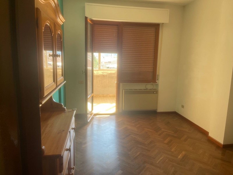 Appartamento in Vendita a Fabriano, 70'000&euro;, 75 m²