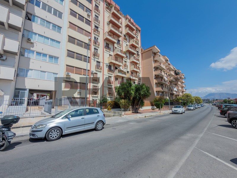 Appartamento in Vendita a Palermo, 325'000&euro;, 120 m²