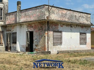 Appartamento in Vendita a Goito, 78'000&euro;, 120 m²