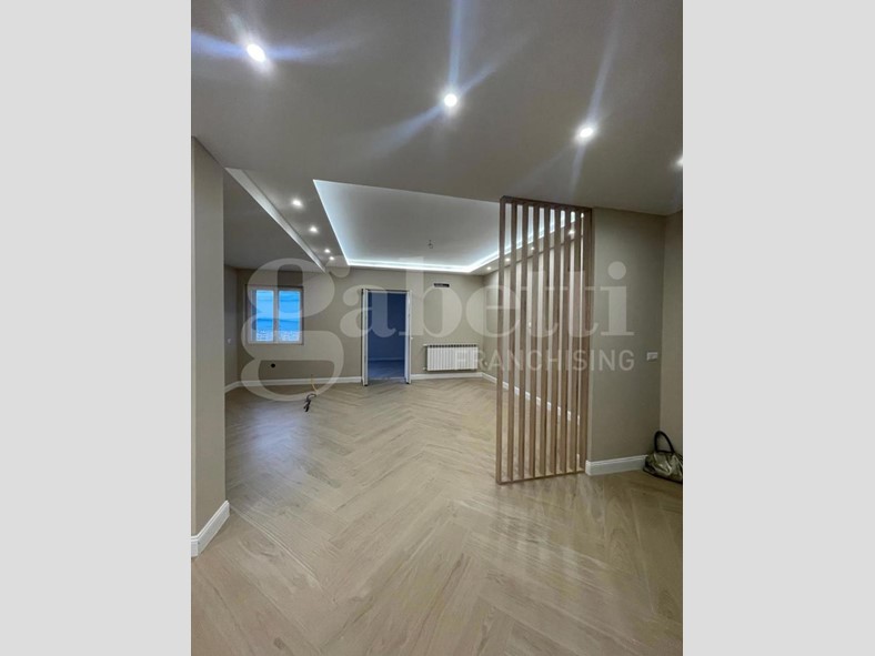 Appartamento in Vendita a Barletta, 309'000&euro;, 140 m², con Box