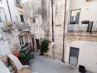 Trilocale in Affitto a Siracusa, 1'000&euro;, 80 m², arredato