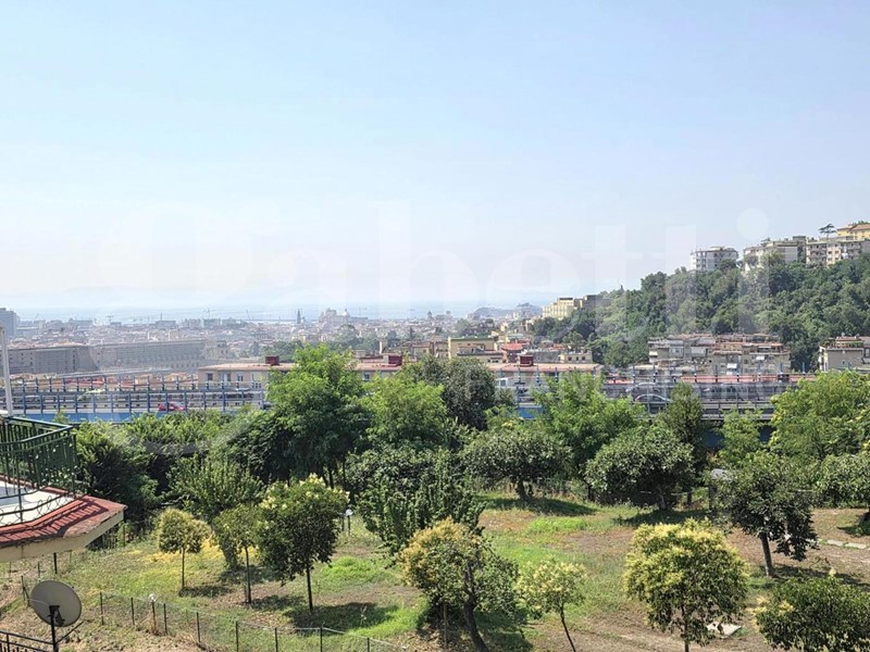 Appartamento in Vendita a Napoli, 145 m²