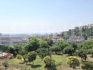 Appartamento in Vendita a Napoli, 145 m²