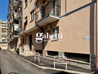 Quadrilocale in Vendita a Roma, 315'000&euro;, 101 m²