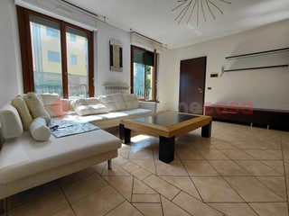 Trilocale in Vendita a Castano Primo, 155'000&euro;, 80 m², con Box