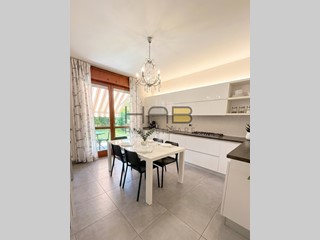 Trilocale in Vendita a Busto Arsizio, 320'000&euro;, 116 m², con Box