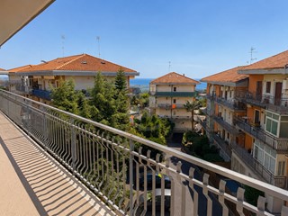 Quadrilocale in Vendita a Aci Catena, zona San NicolÃ², 158'000&euro;, 145 m²