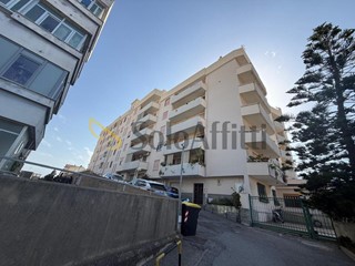 Appartamento in Affitto a Reggio Calabria, zona Reggio Campi, 600&euro;, 130 m²