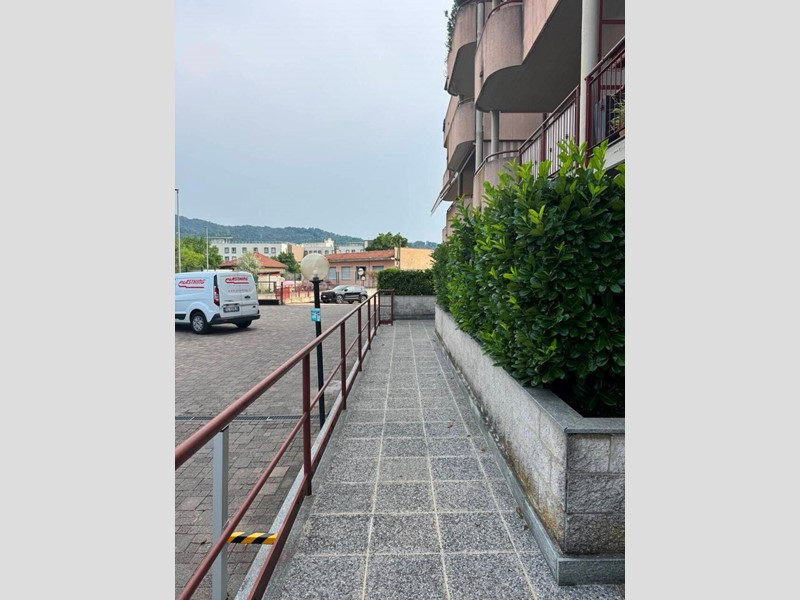 Bilocale in Vendita a Torino, 123'000&euro;, 76 m², con Box