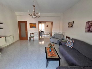 Appartamento in Vendita a Floridia, 88'000&euro;, 117 m²