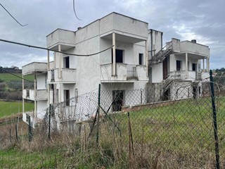 Appartamento in Vendita a Trecastelli, zona Ripe, 630 m²