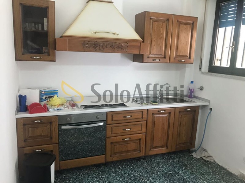 Trilocale in Affitto a Reggio Calabria, zona Sbarre Centrali, 360&euro;, 100 m², arredato