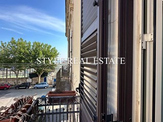 Quadrilocale in Vendita a Siracusa, zona UMBERTINA A DUE PASSI DA ORTIGIA, 237'000&euro;, 142 m²