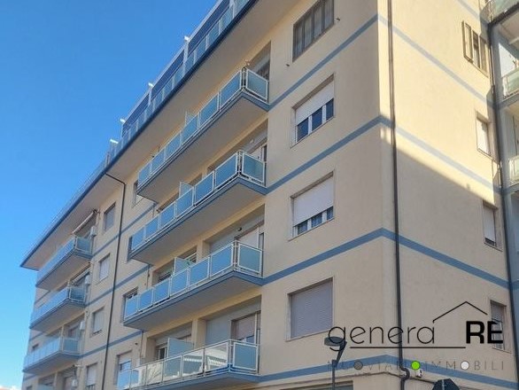 Trilocale in Vendita a Pescara, 250'000&euro;, 120 m²