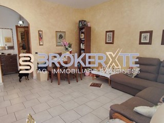 Quadrilocale in Vendita a Carrara, zona Marina di Carrara, 165'000&euro;, 90 m², arredato