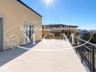 Attico in Vendita a Pontedera, 525'000&euro;, 140 m², con Box