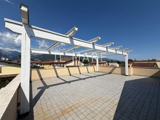 Appartamento in Vendita a Massa, zona Marina di Massa, 400'000&euro;, 140 m², arredato