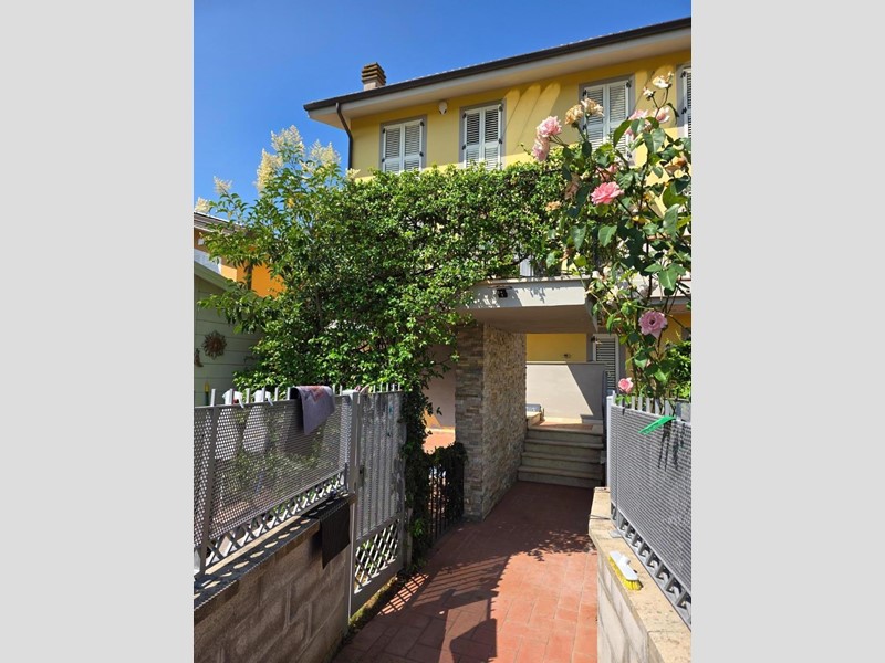 Quadrilocale in Vendita a Crespina Lorenzana, zona Cenaia, 225'000&euro;, 105 m²