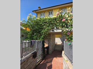 Quadrilocale in Vendita a Crespina Lorenzana, zona Cenaia, 225'000&euro;, 105 m²
