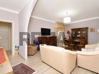 Trilocale in Vendita a Belpasso, 115'000&euro;, 113 m²