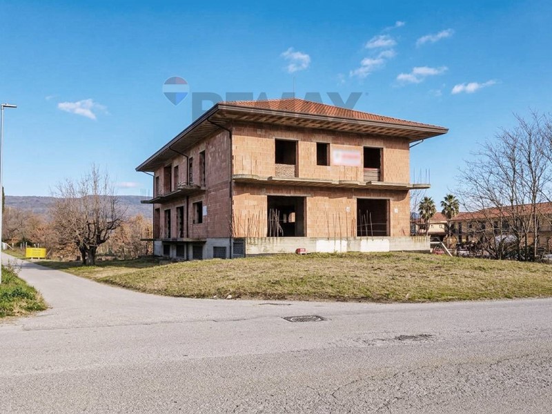 Appartamento in Vendita a Telese Terme, 297'000&euro;, 790 m², con Box