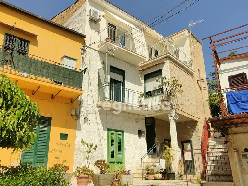 Quadrilocale in Affitto a Palermo, 650&euro;, 110 m²