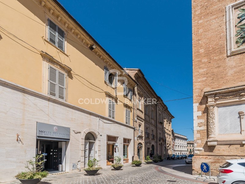 Appartamento in Vendita a Recanati, 128'000&euro;, 155 m²
