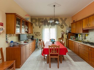 Appartamento in Vendita a Catania, 149'000&euro;, 158 m²