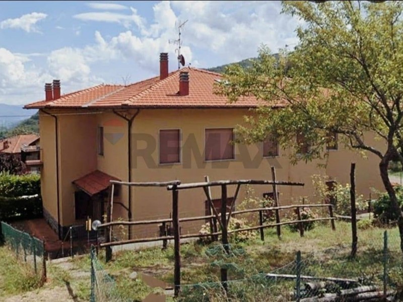 Appartamento in Vendita a Montemignaio, 140'000&euro;, 133 m²
