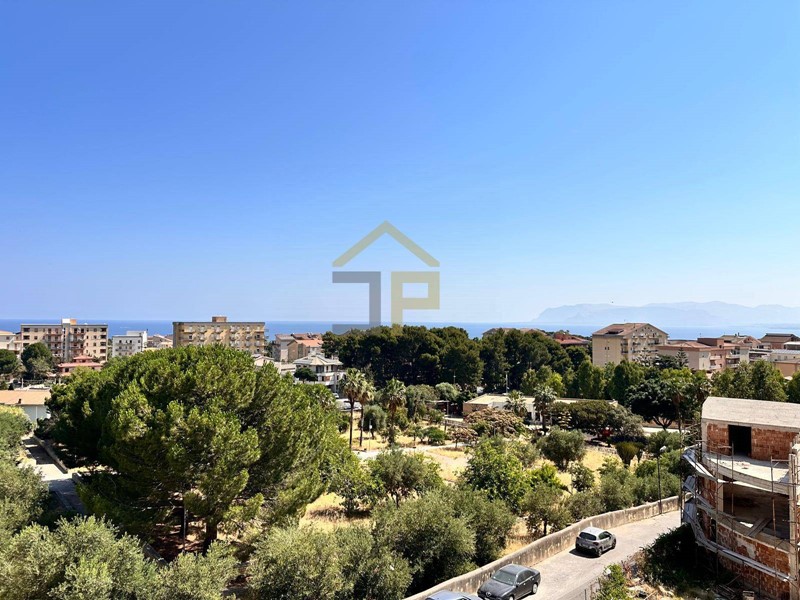 Appartamento in Vendita a Castellammare del Golfo, 199'000&euro;, 190 m²