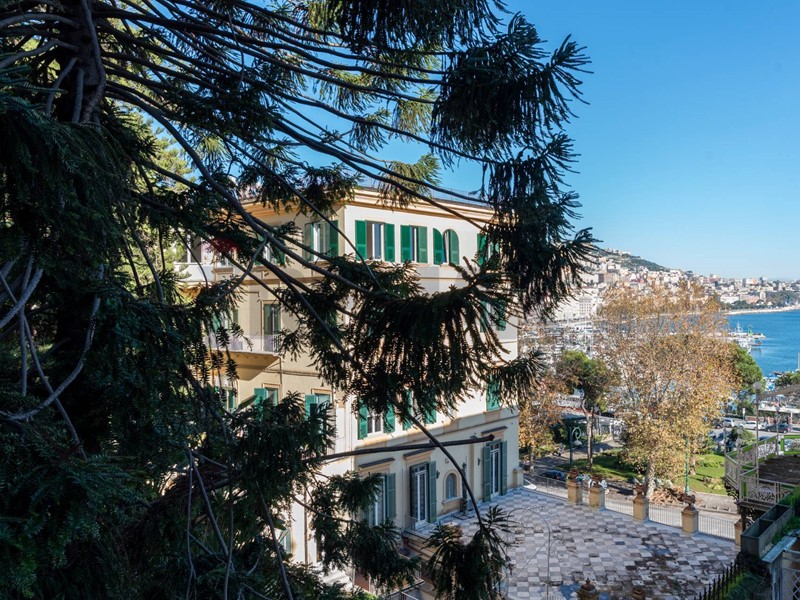 Appartamento in Vendita a Napoli, 780'000&euro;, 250 m²