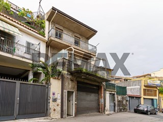Appartamento in Vendita a Aci Castello, 140'000&euro;, 101 m²
