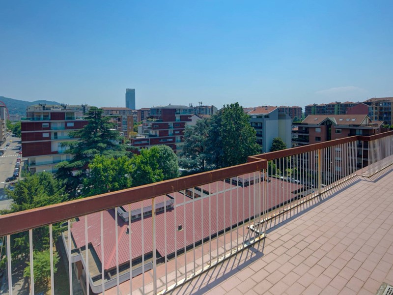 Attico in Vendita a Torino, 475'000&euro;, 192 m²