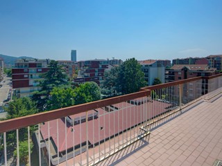Attico in Vendita a Torino, 475'000&euro;, 192 m²