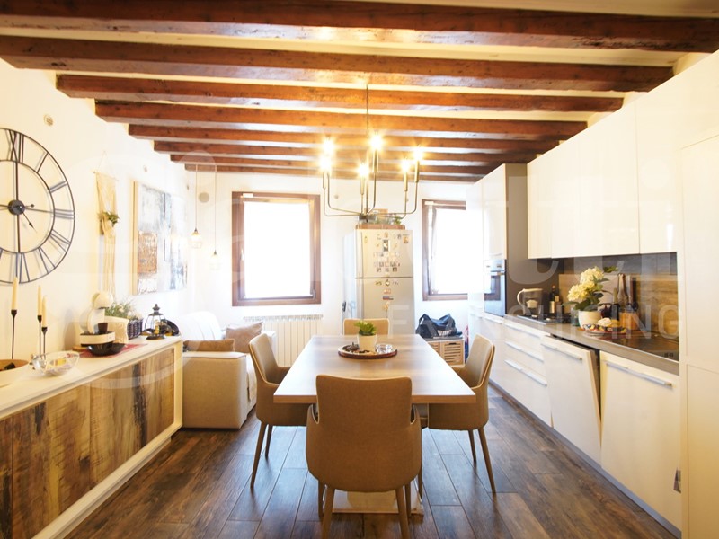 Bilocale in Vendita a Venezia, 330'000&euro;, 60 m², arredato