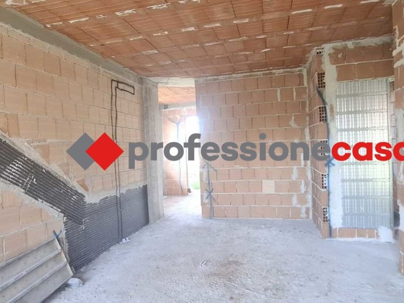 Bilocale in Vendita a Pomezia, 210'000&euro;, 80 m²