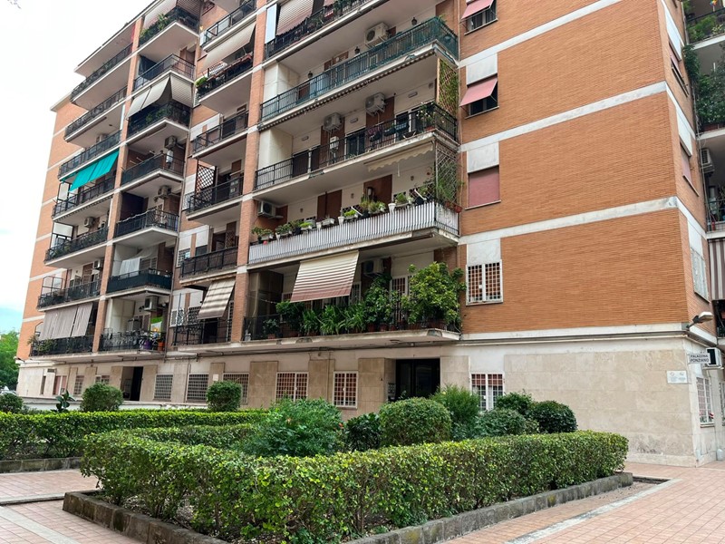 Bilocale in Vendita a Roma, 320'000&euro;, 75 m²