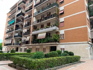 Bilocale in Vendita a Roma, 320'000&euro;, 75 m²