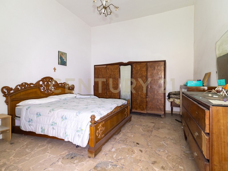 Appartamento in Vendita a Paternò, 35'000&euro;, 120 m², con Box