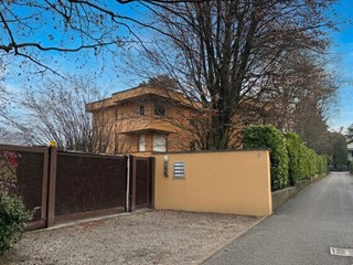 Trilocale in Vendita a Como, 315'000&euro;, 104 m², con Box