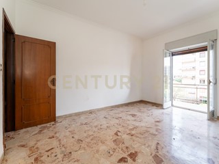 Appartamento in Vendita a Catania, 225'000&euro;, 155 m²