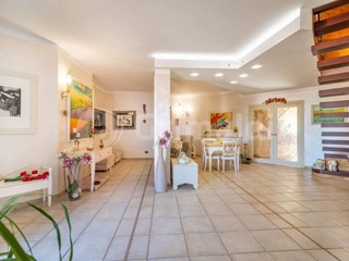 Appartamento in Vendita a Siracusa, 420'000&euro;, 210 m², con Box
