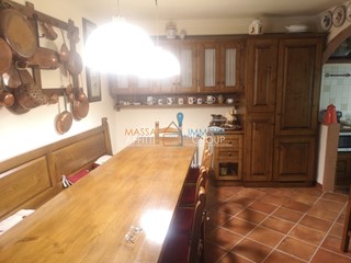 Appartamento in Affitto a Massa, 900&euro;, 120 m², arredato
